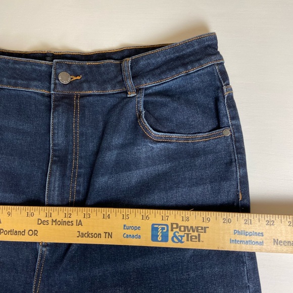 Well Worn Wide Leg Dark Blue Flare Jeans Woman’s size 14/31.5 NWT - Picture 6 of 14